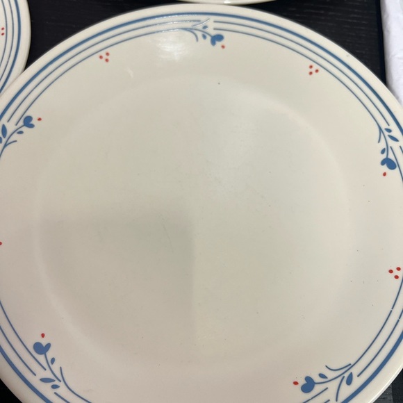 Corelle Cream and Blue Vintage Country Violets Corelle Dinner plates Set of 7 - Picture 12 of 16